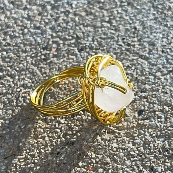 MILKY QUARTZ WIREWRAPPED GEMSTONE CHUNKY RING - Picture 1 of 4